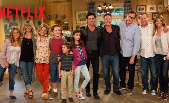 El reparto al completo, con las tres generaciones de la familia Tanner, en Netflix